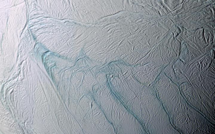 Condições de vida no oceano Enceladus cada vez mais certas
